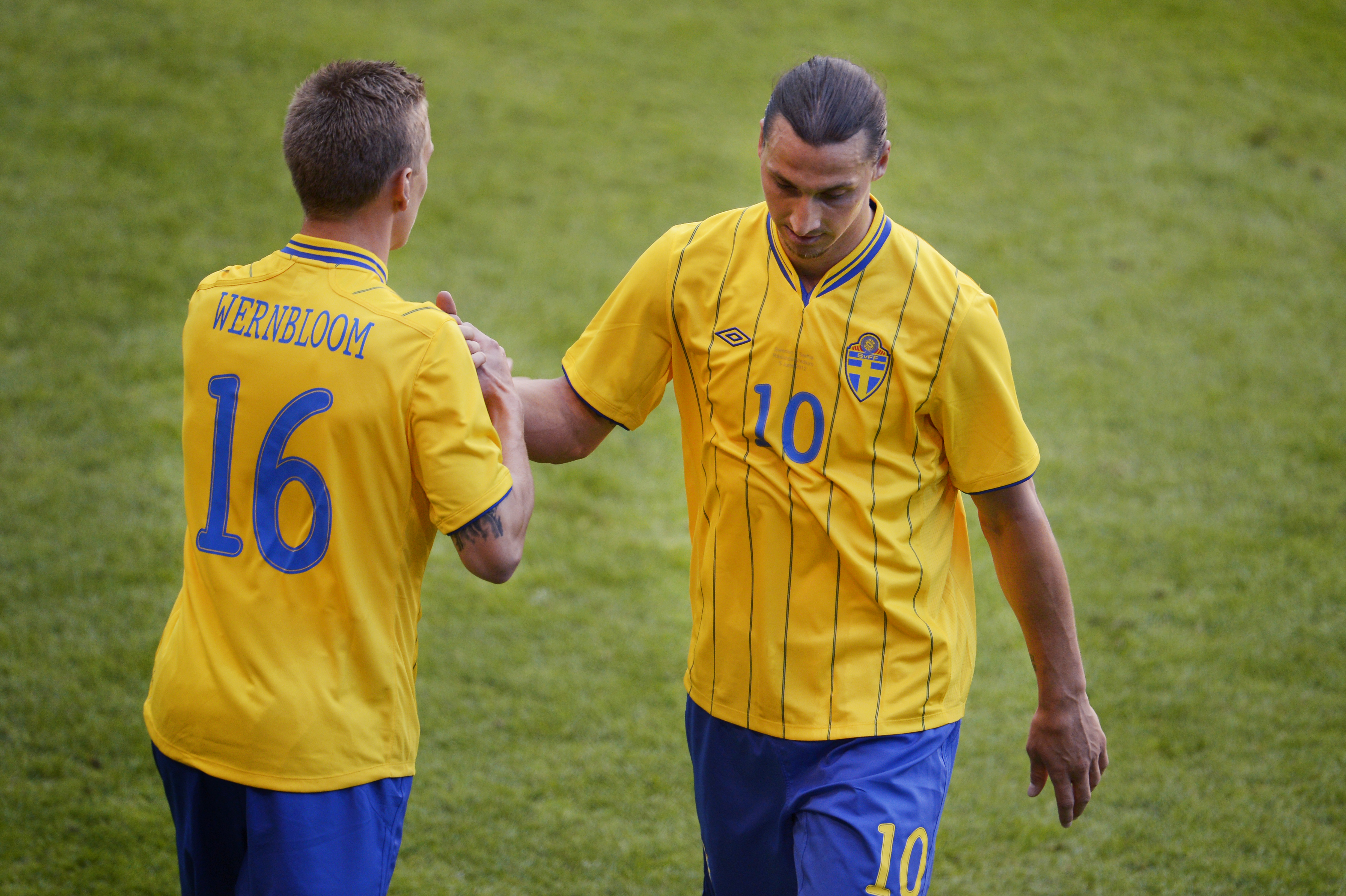 Zlatan klev av med tio minuter kvar. Zlatan klev av med tio minuter kvar.