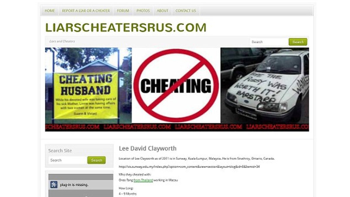 På hemsidan liarscheatersrus.com finns falsk information om Clayworth. 