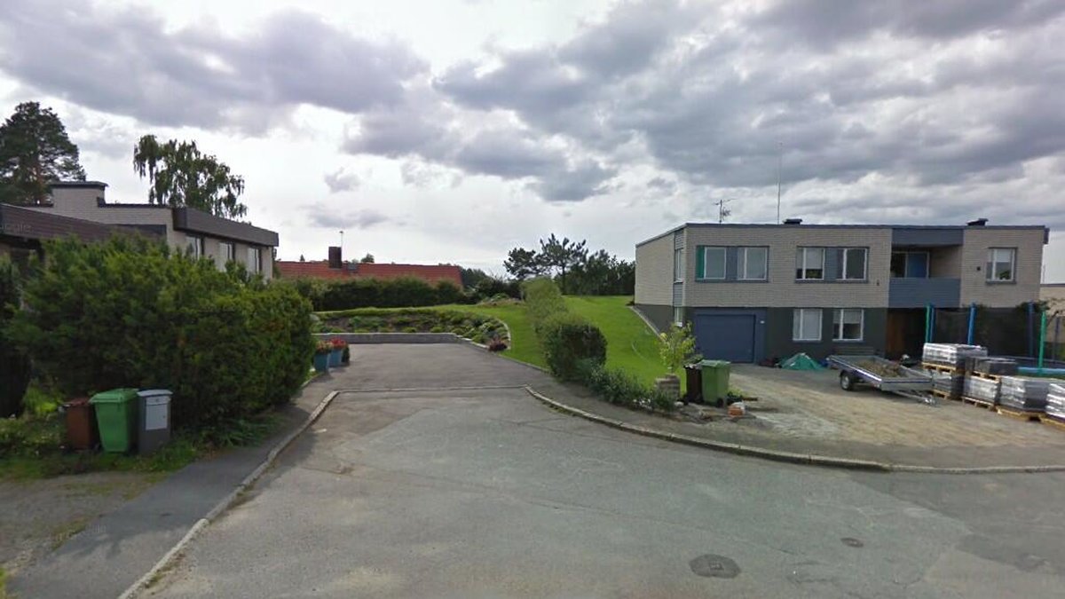 Denna Google Street View-bild visar var Blåsutgatan 8 i Norrköping är belägen. Fastigheten bytte ägare i december 2020, när de nya ägarna tog över fastigheten för 6 500 000 kronor. 