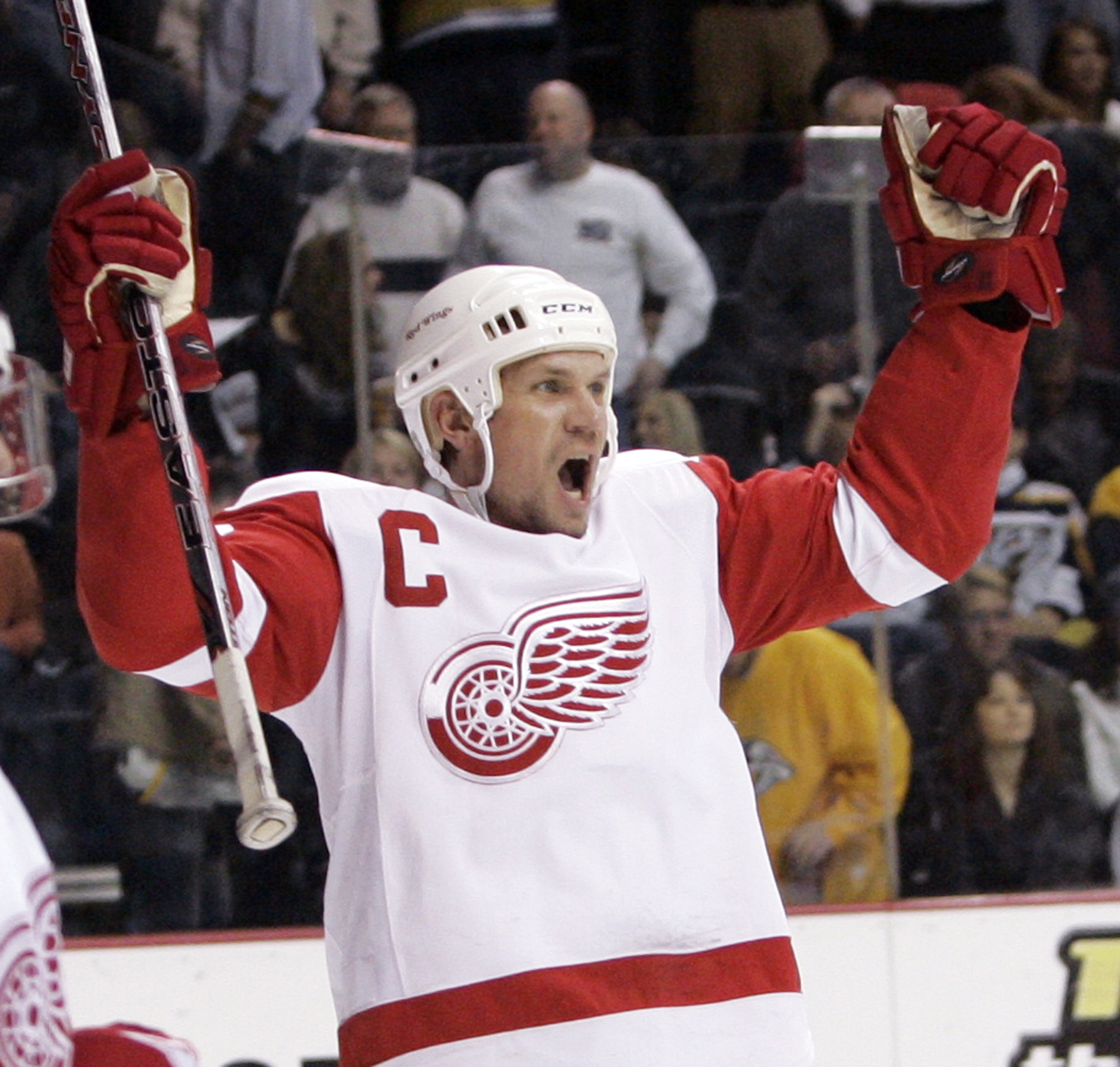 Nicklas Lidström firar här ett av sina drygt 300 mål i NHL. Nicklas Lidström firar här ett av sina drygt 300 mål i NHL.