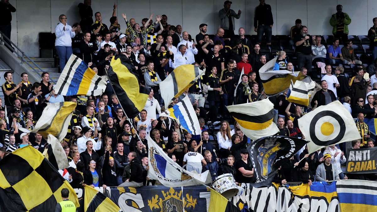 AIK-fans i mötet mot Napoli.