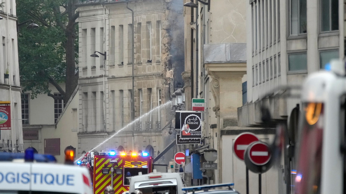 En explosion har inträffat i Paris centrala delar.