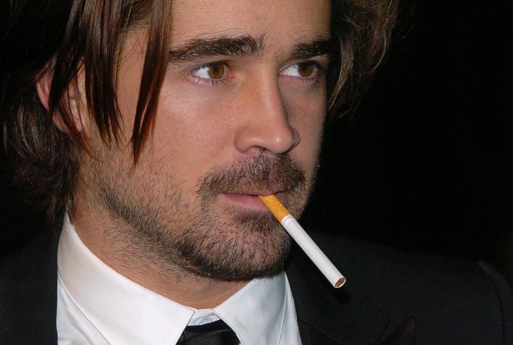 Colin Farrell är känd för sina vilda dagar. År 2006 blåste stjärnan flera hundra tusen kronor på strippklubben Scores, och där sköljde han ner Tequila-järn med bärs. Enligt New York Post hade Colin så roligt med den sexiga personalen på klubben att han bjöd ett gäng av dem på frukost dagen efter en blöt festnatt. Colin Farrell är känd för sina vilda dagar. År 2006 blåste stjärnan flera hundra tusen kronor på strippklubben Scores, och där sköljde han ner Tequila-järn med bärs. Enligt New York Post hade Colin så roligt med den sexiga personalen på klubben att han bjöd ett gäng av dem på frukost dagen efter en blöt festnatt.