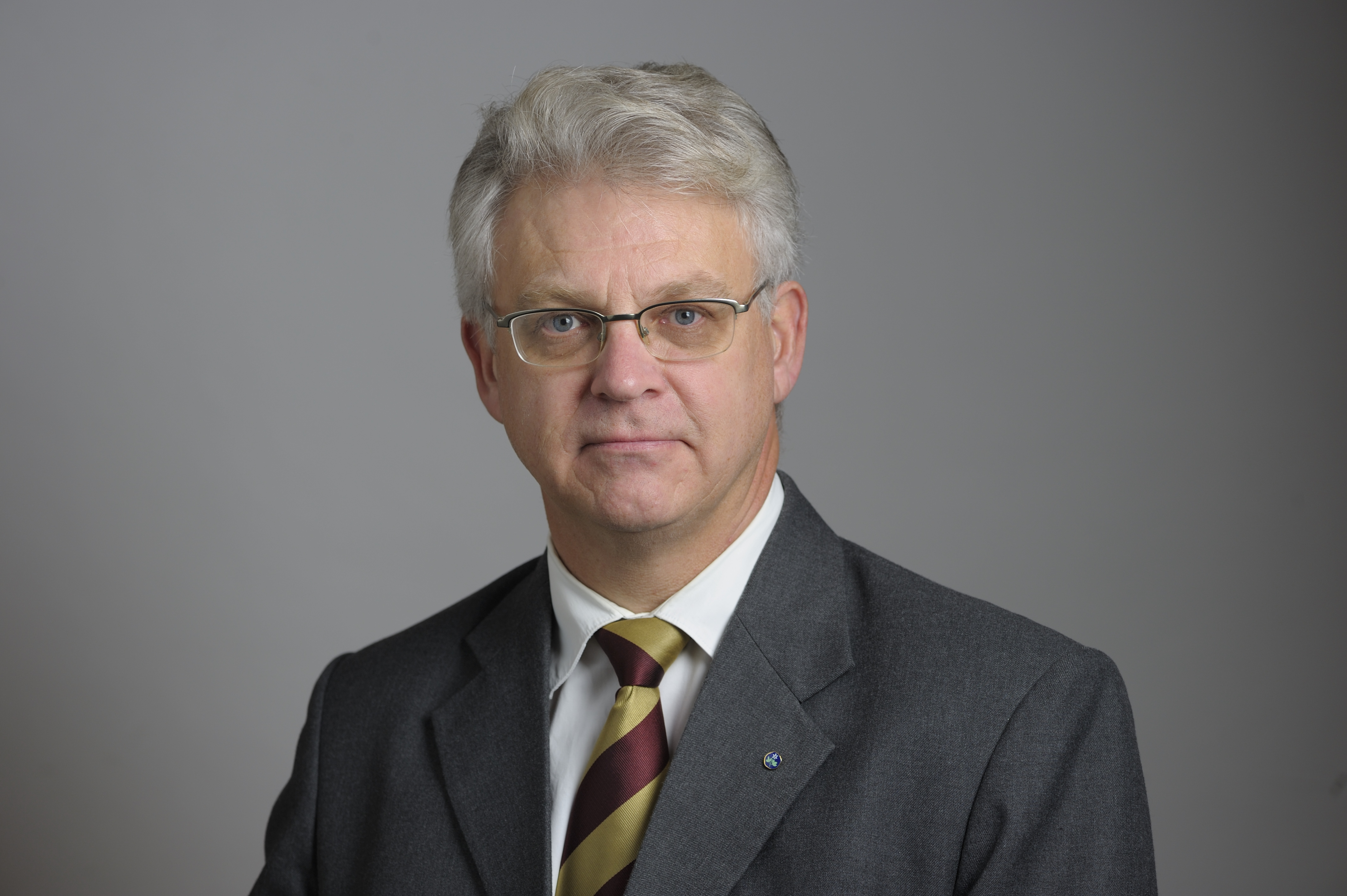 Tuve Skånberg (KD) menar att allianskollegan Barbro Westerholm (FP) är den gemensamma nämnaren för de tillfällen då hans parti blivit överkört.
