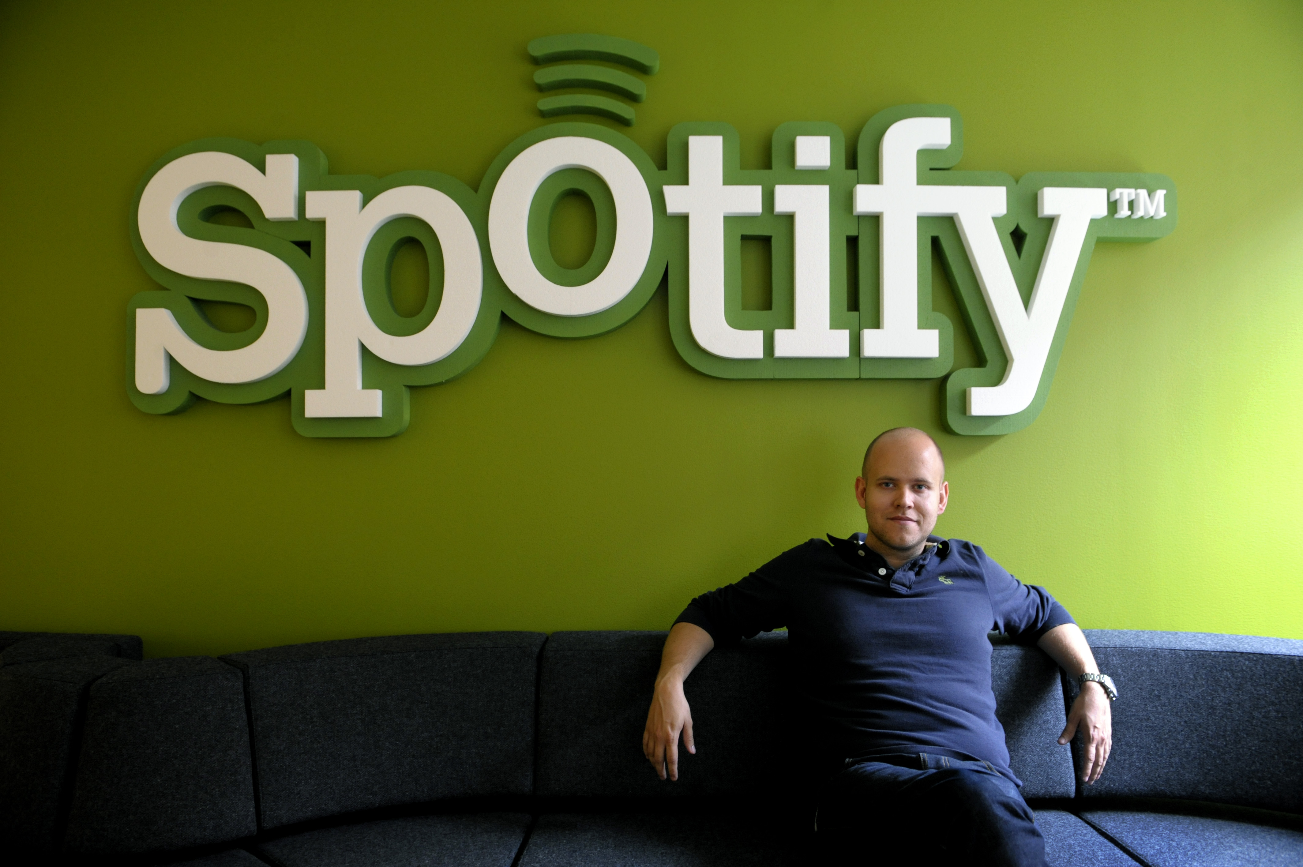 Spotify med grundaren Martin Ek väntas för första gången kunna redovisa vinst.