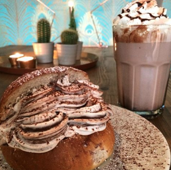 Här är årets trendiga semla - fylld med Nutella