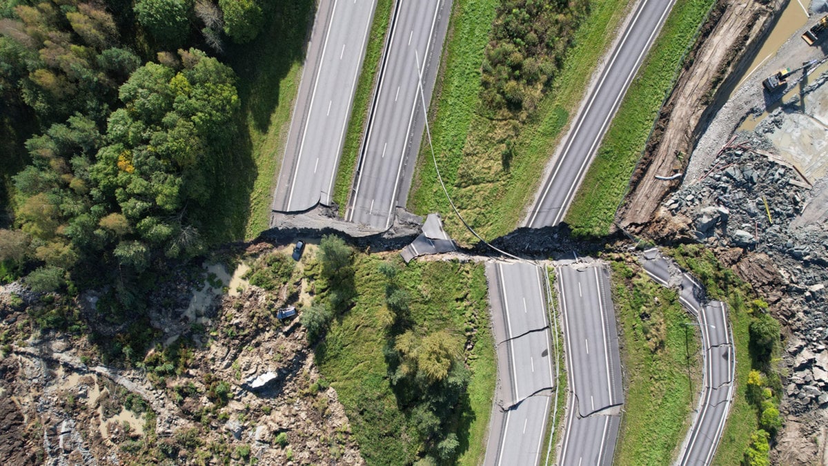 Jordskredet som kapade E6:an i Stenungsund innebär att en pulsåder har gått av och det kan få stora effekter för kommunen och Västsverige.