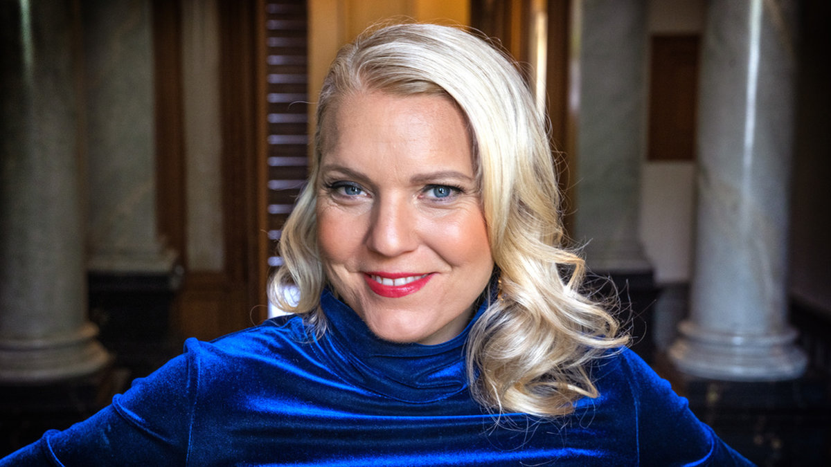 Carina Bergfeldt återvänder till USA i SVT-serien 'Drömlandet'. Med sig på resan har hon Tareq Taylor.