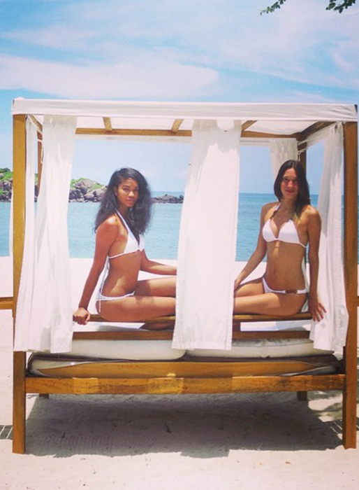 Chanel Iman njuter av solen. Chanel Iman njuter av solen.