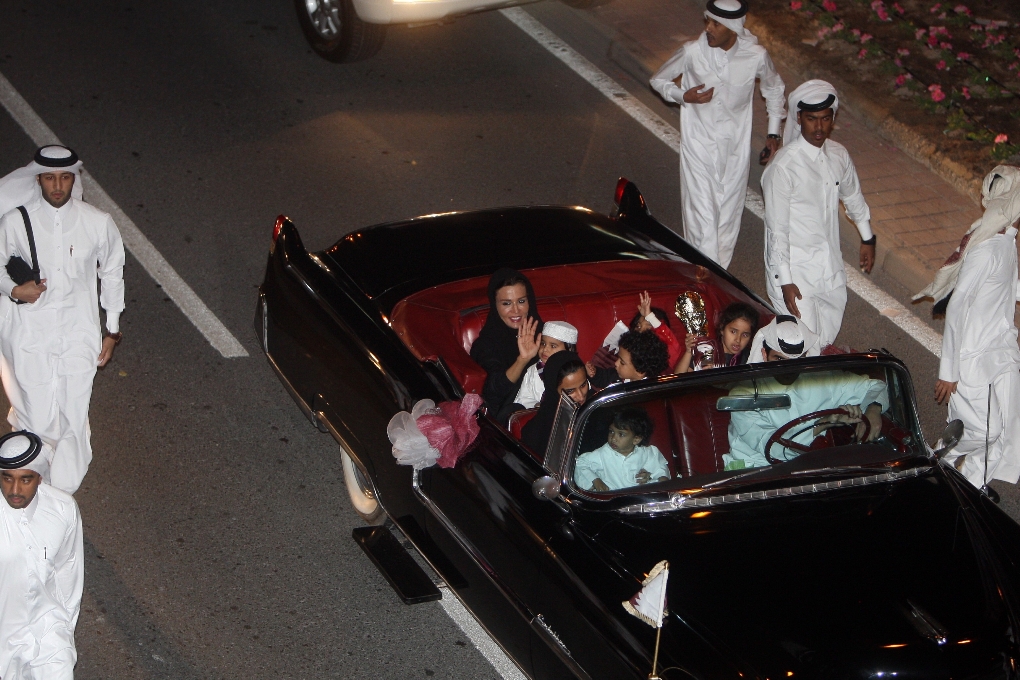 Sheikha Moza bint Nasser al-Missned anländer efter utnämnelsen i Zürich.