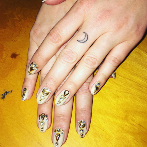 Mer från Kesha som verkligen gillar bling. Mer från Kesha som verkligen gillar bling.