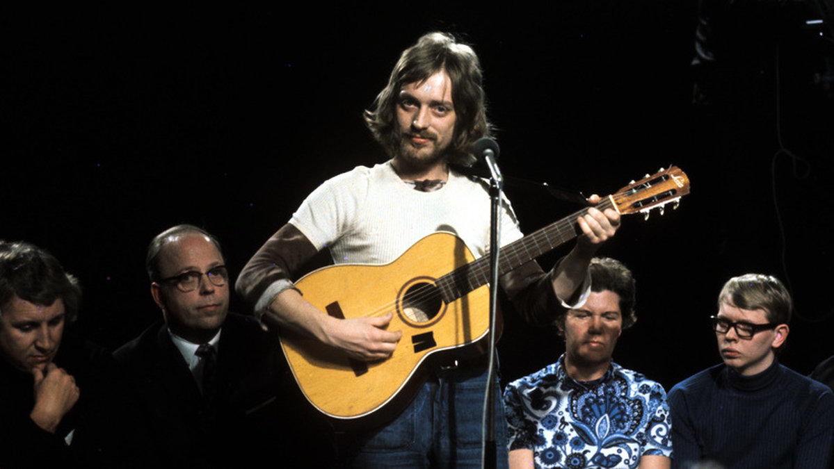 Pugh Rogefeldt uppträder i tv-programmet 'Kvällsöppet' i februari 1972.
