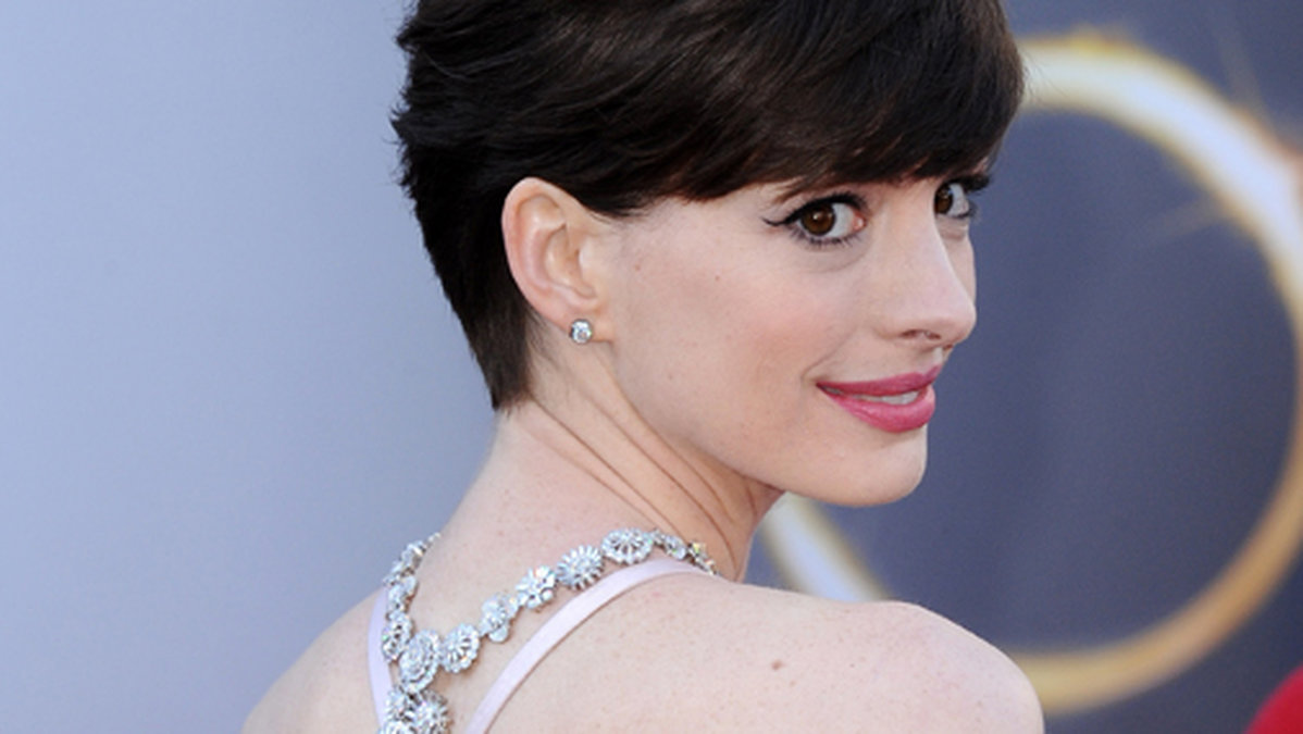 Var Anne Hathaway otrogen på sin smekmånad? 