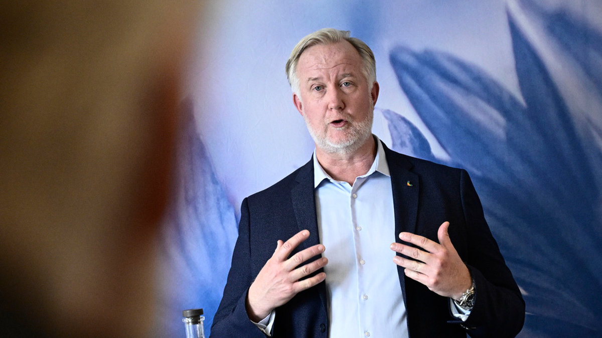 Partiledaren Johan Pehrson vid en pressträff efter sitt tal vid Liberalernas valkickoff i Louis De Geer-hallen i Norrköping.