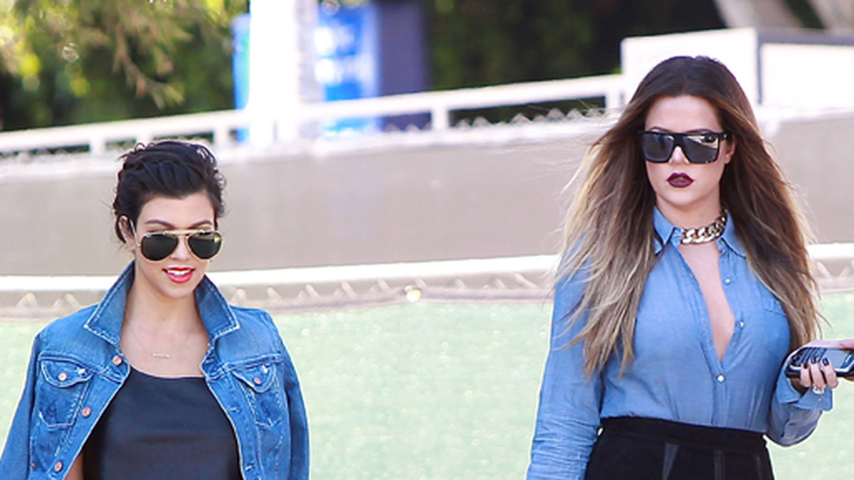 Kourtney och Kloé Kardashian har en dag tillsammans. 