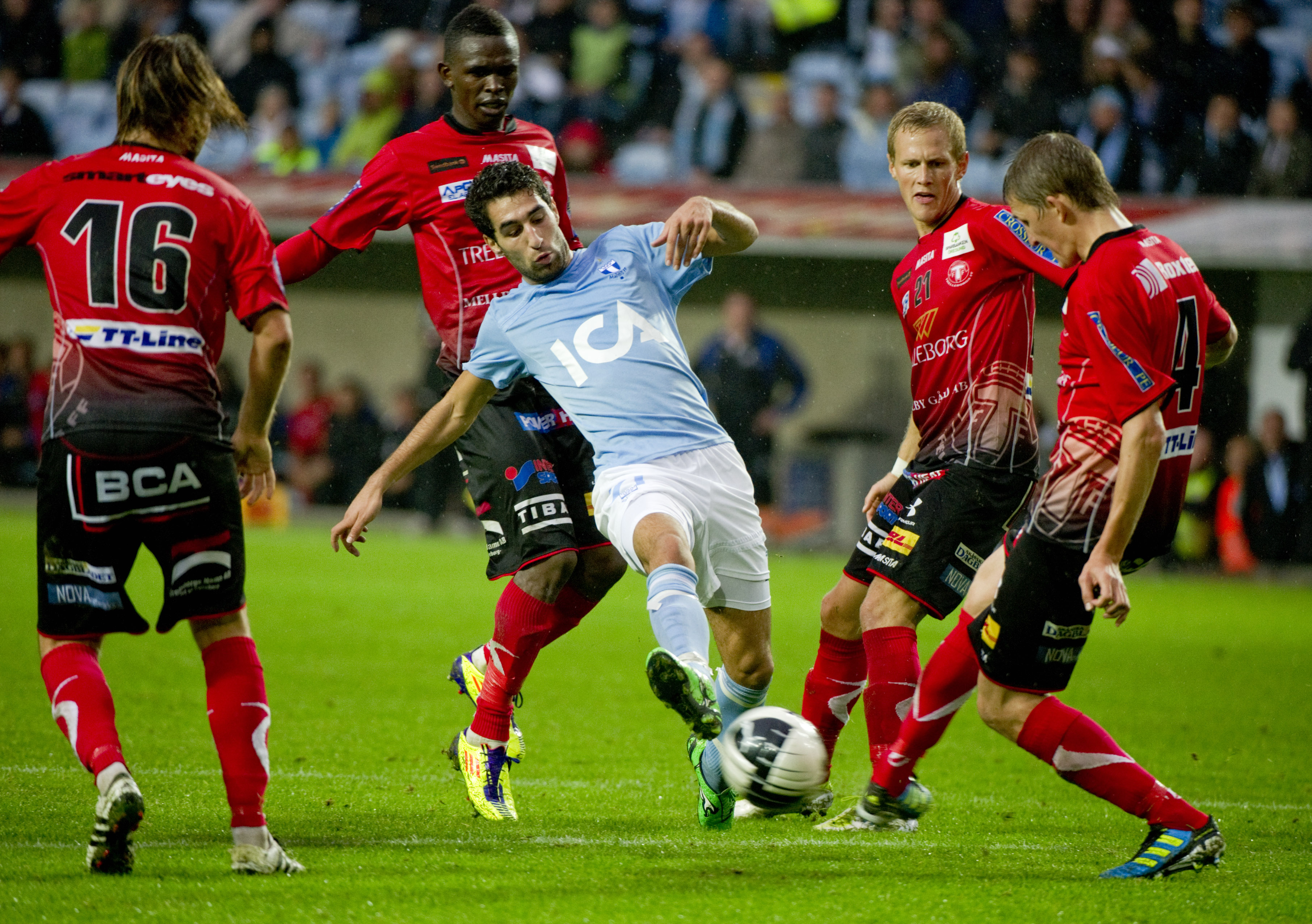21. Jimmy Durmaz, vänstermittfältare. Betyg: 4/5. En vass ytter som är tillsammans med Hamad utgör en viktig grund i MFF:s uppspel längs kanterna. Riktigt bra skott. 21. Jimmy Durmaz, vänstermittfältare. Betyg: 4/5. En vass ytter som är tillsammans med Hamad utgör en viktig grund i MFF:s uppspel längs kanterna. Riktigt bra skott.