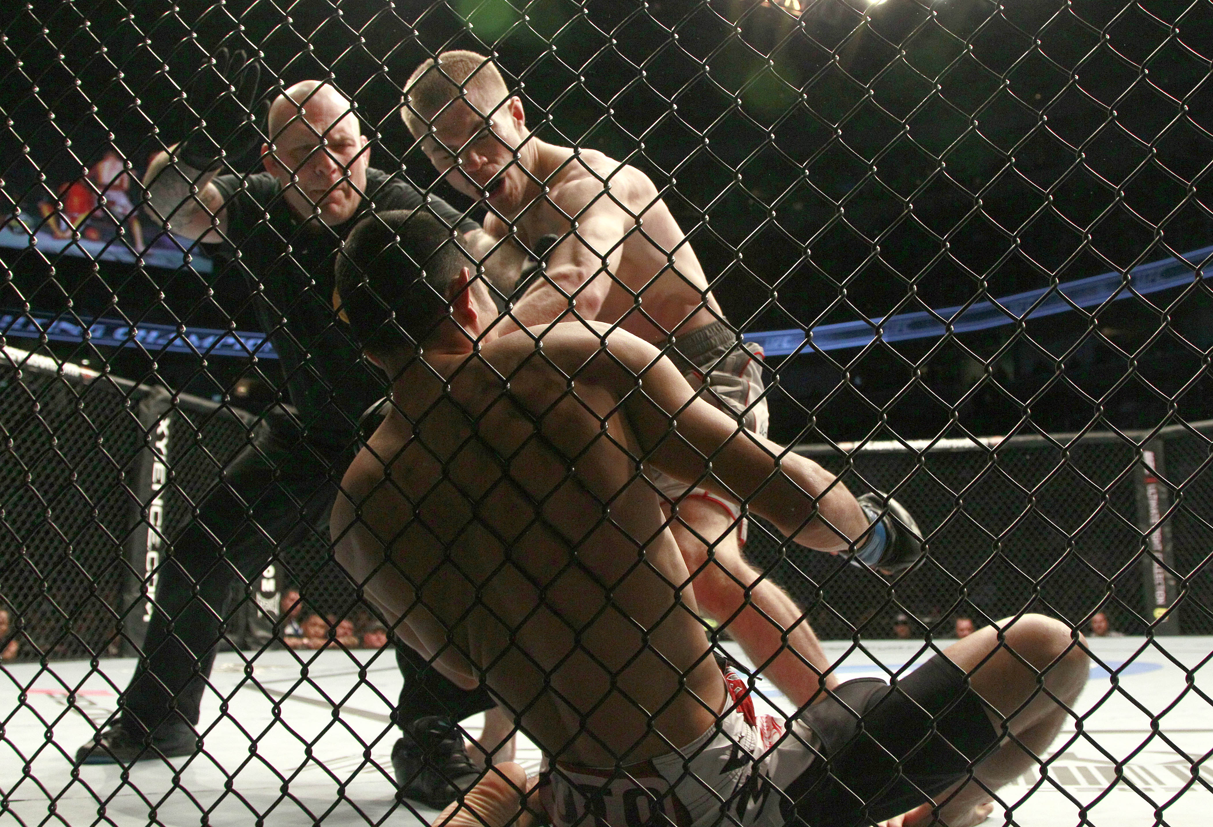 Michael McDonald sänkte Alex Soto och erhöll bonusen för galans knockout. Michael McDonald sänkte Alex Soto och erhöll bonusen för galans knockout.