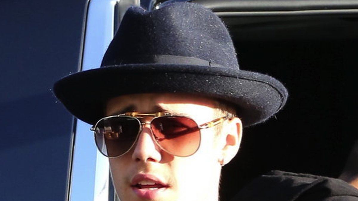 Det var i januari som Justin Bieber åkte fast för att ha kört streetrace i Miami. Det hela slutatde med att Bieber åkte fast och fördes raka vägen in till häktet. Blod och urinprov visade att Bieber var påverkad av både alkohol och droger. 