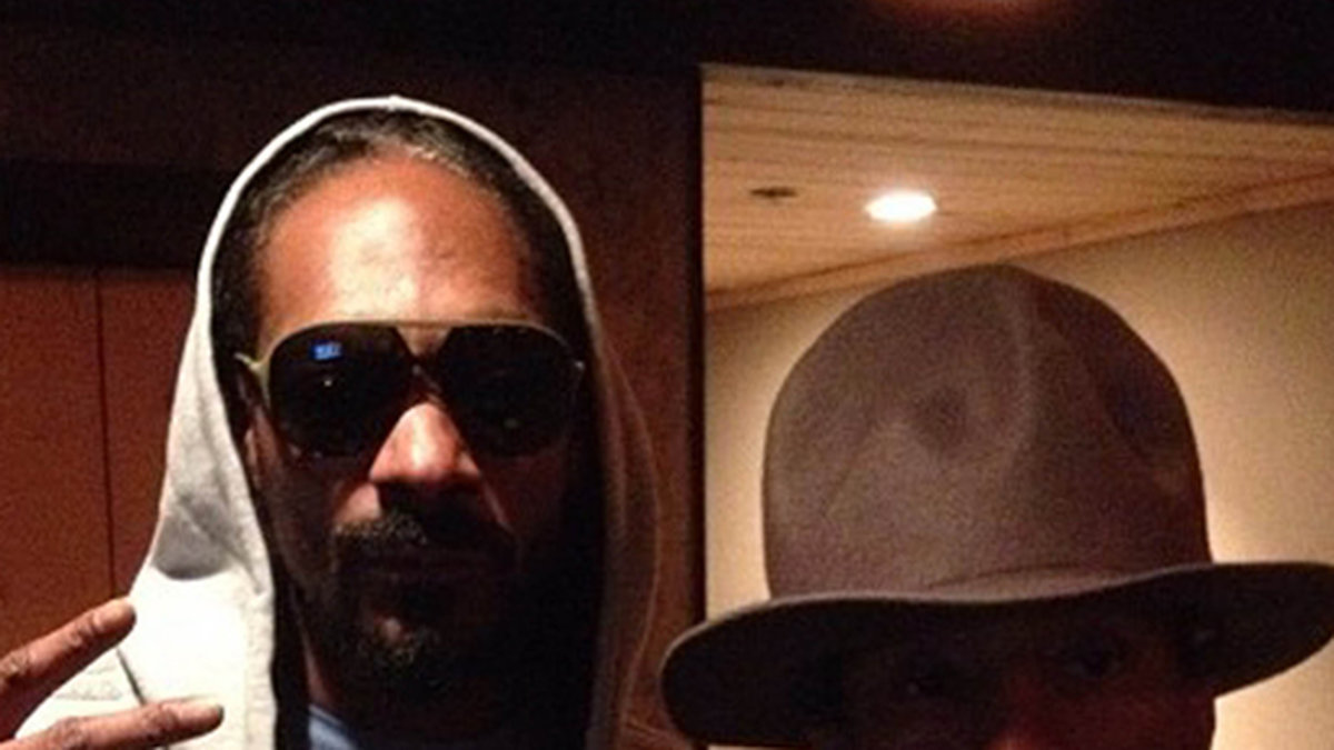 Snoop Dogg och Pharrell i studion.