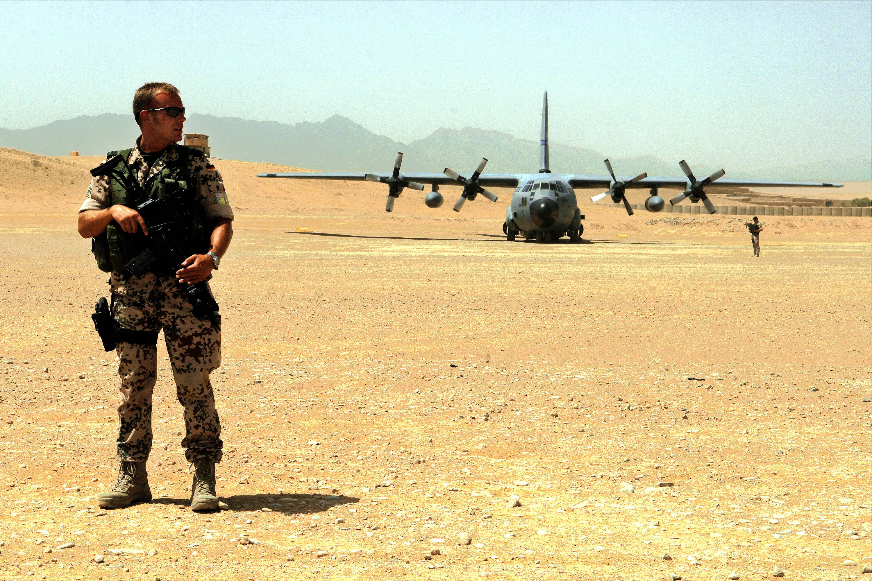 Den 4 november lägger regeringen sitt förslag om att förlänga den svenska insatsen i Afghanistan.