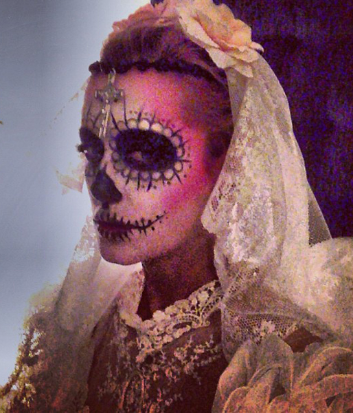 Erika Johnsson i numera klassisk makeup på Halloween. Erika Johnsson i numera klassisk makeup på Halloween.