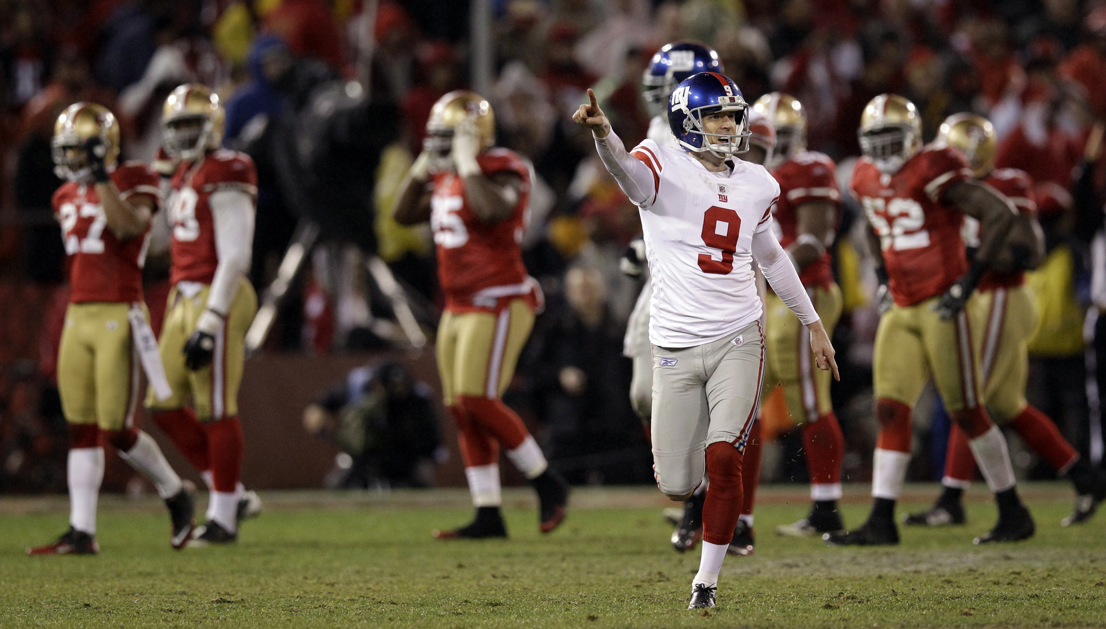 Här avgör Lawrence Tynes semifinalen tillika NFC-finalen på övertid. New York Gigants vann matchen med 20 poäng mot San Francisco 49ers 17. Här avgör Lawrence Tynes semifinalen tillika NFC-finalen på övertid. New York Gigants vann matchen med 20 poäng mot San Francisco 49ers 17.
