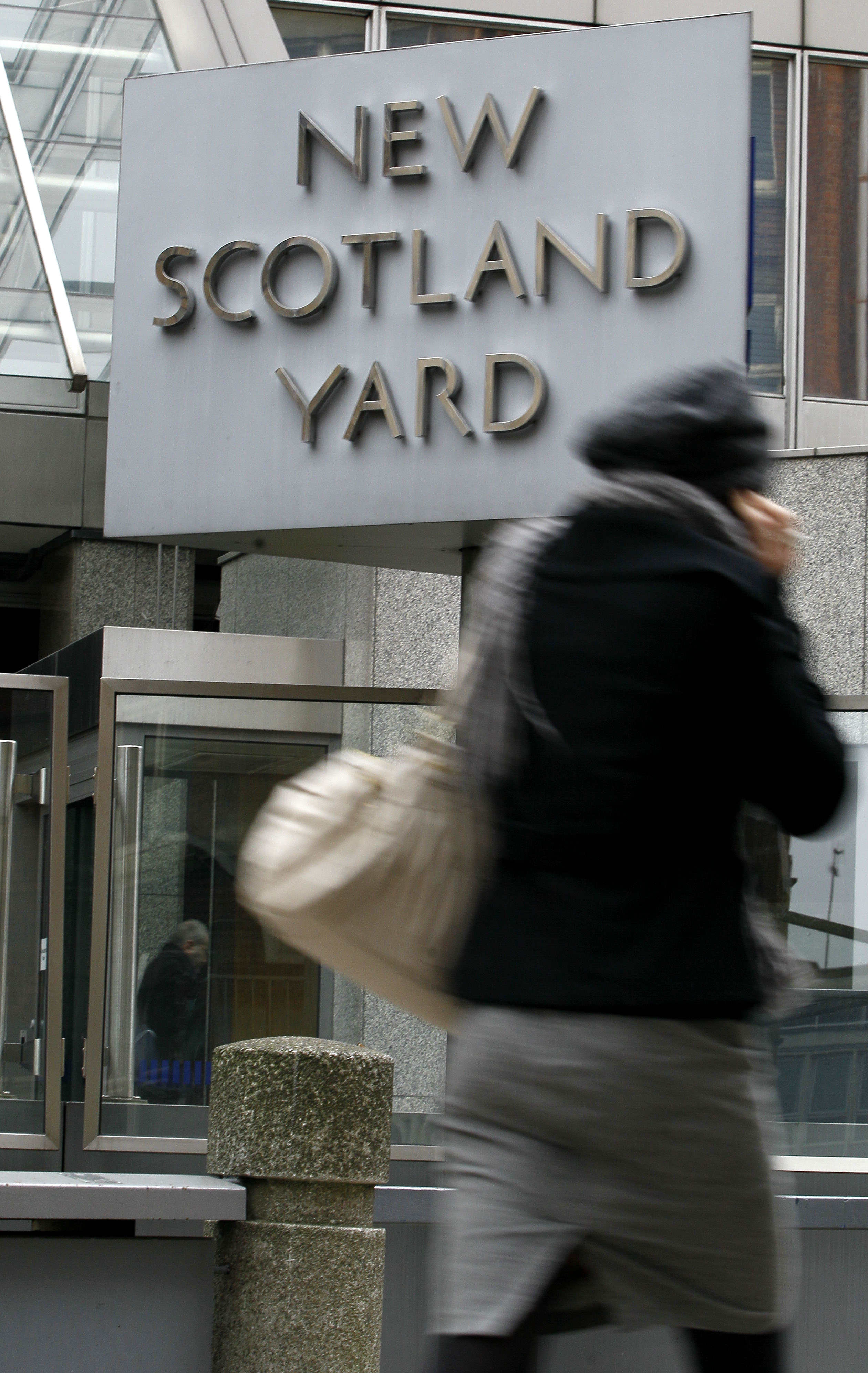 Scotland Yard, Polisen, Flicka, Maktmissbruk, England