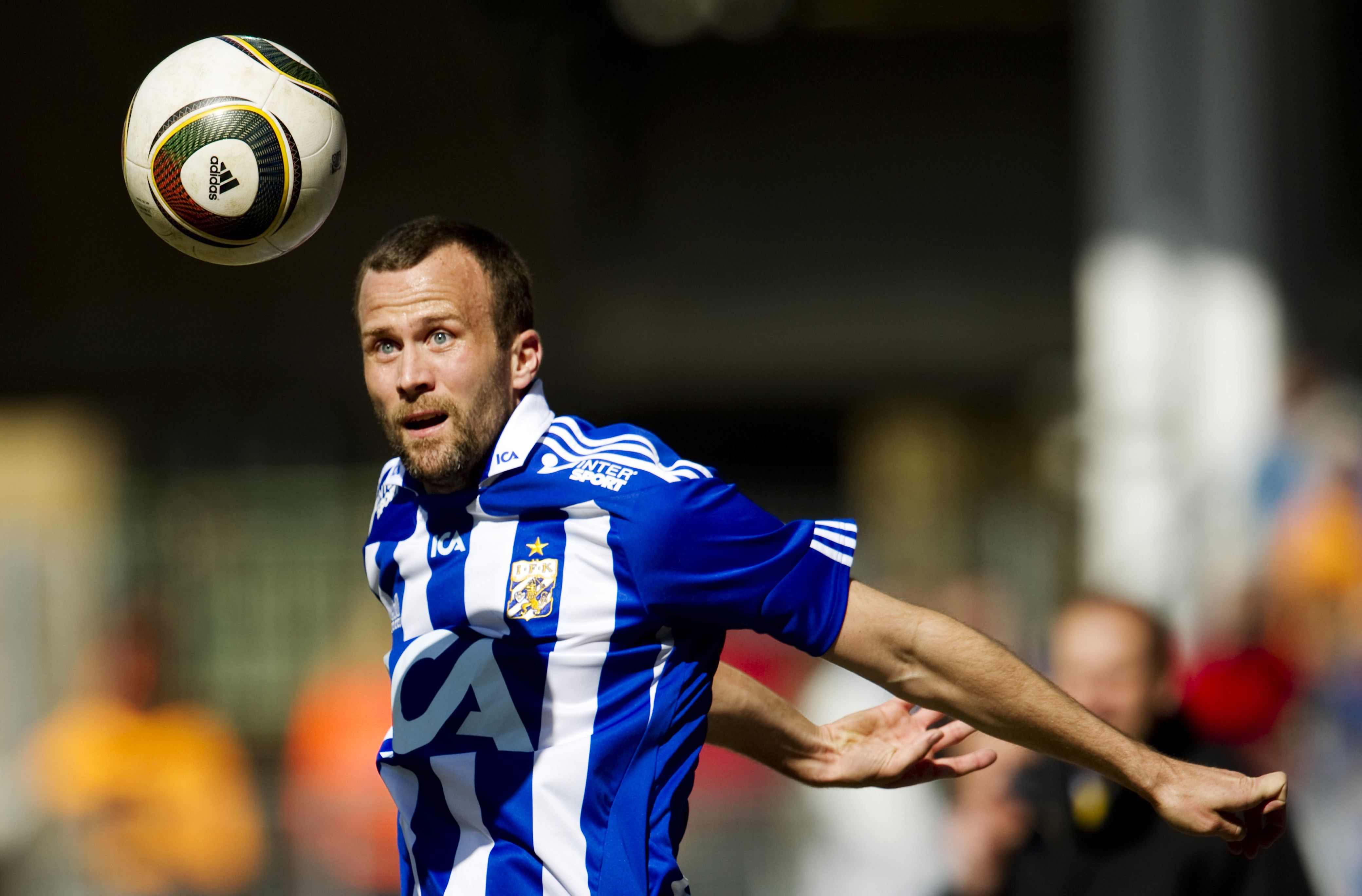 14. Hjalmar Jónsson, vänsterback. Betyg: 3/5. Veteran som gör mycket skitgöra. Bra i luften och bra tacklare. Åldern har tagit ut sin rätt i form av snabbhet. 14. Hjalmar Jónsson, vänsterback. Betyg: 3/5. Veteran som gör mycket skitgöra. Bra i luften och bra tacklare. Åldern har tagit ut sin rätt i form av snabbhet.