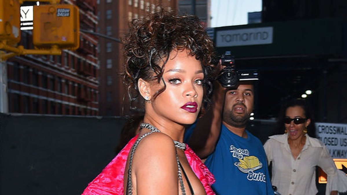 Nu har näthackarna grävt fram nakenbilder på Rihanna. 