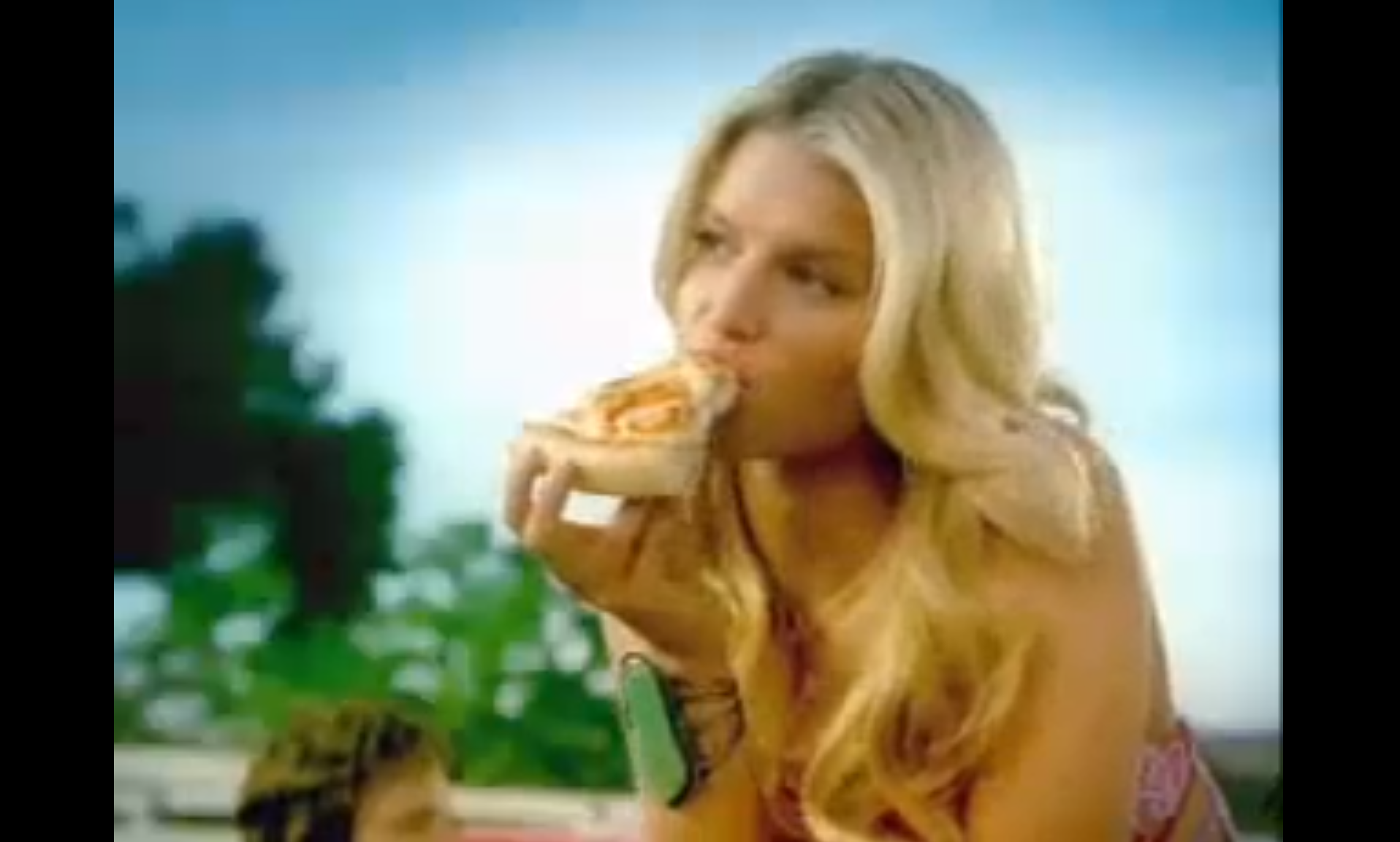 Jessica Simpnsson föredrar pizza. Jessica Simpnsson föredrar pizza.