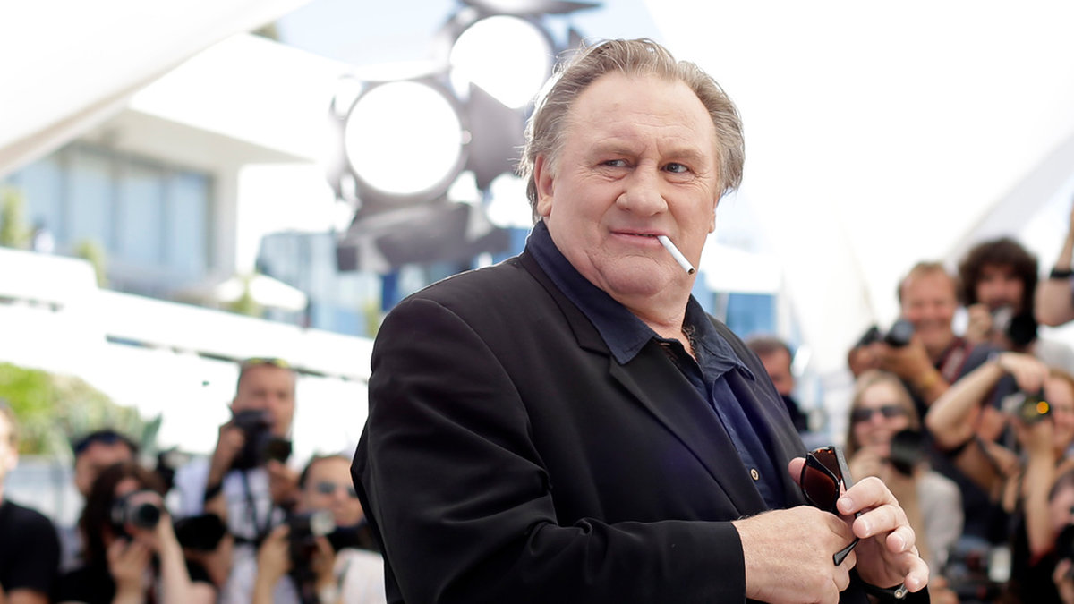 Gerard Depardieu plockas bort från vaxkabinettet. Arkivbild.
