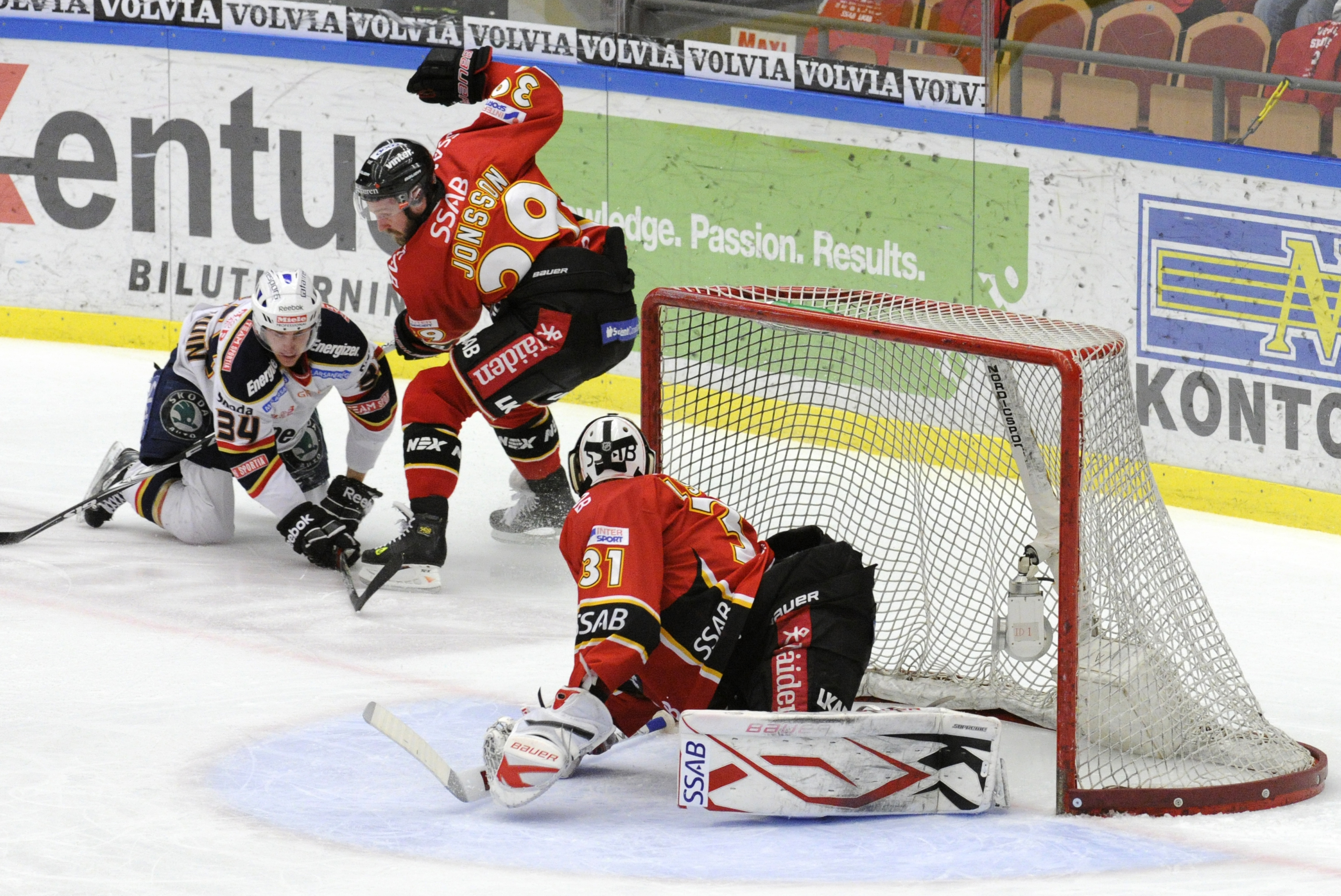 Matchen i sig utvecklades snabbt till en minst lika spännande historia som de tidigare drabbningarna lagen emellan. Matchen i sig utvecklades snabbt till en minst lika spännande historia som de tidigare drabbningarna lagen emellan.