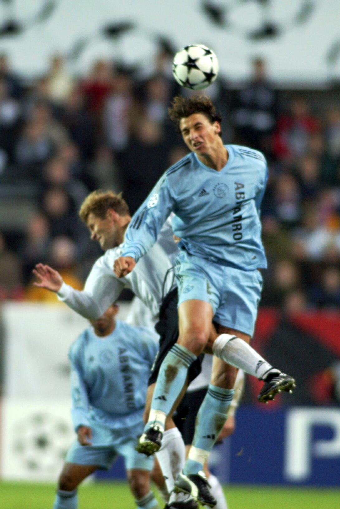 I juli 2001 blir "Ibra" proffs i det nederländska laget Ajax. Malmö FF får 82,5 miljoner kronor för honom vilket är den högsta summan för en allsvensk spelare hittills. I juli 2001 blir "Ibra" proffs i det nederländska laget Ajax. Malmö FF får 82,5 miljoner kronor för honom vilket är den högsta summan för en allsvensk spelare hittills.