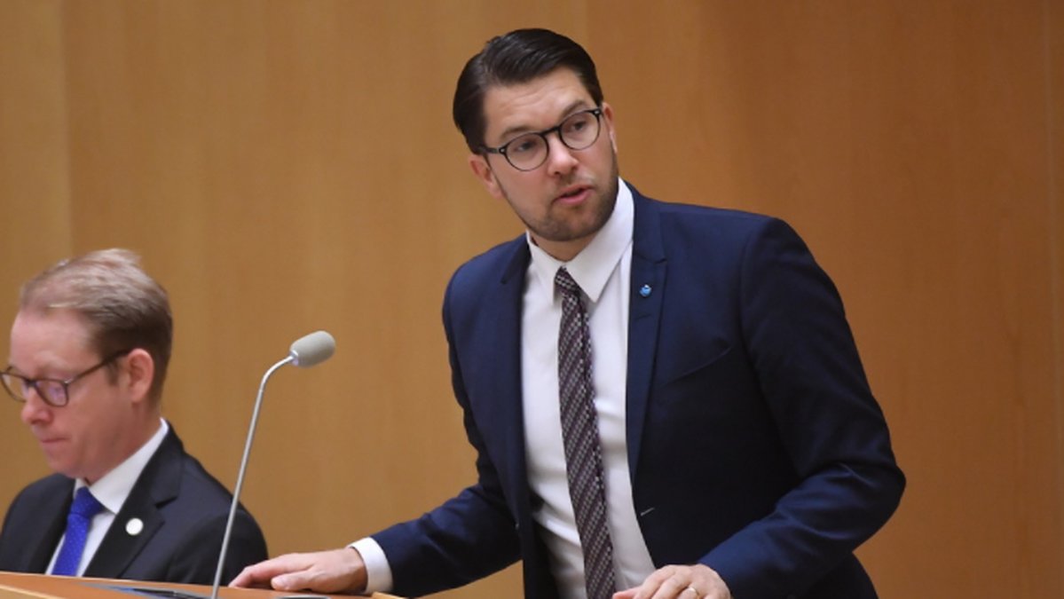 Sverigedemokraterna är inte längre det riksdagsparti som har lägst förtroende.