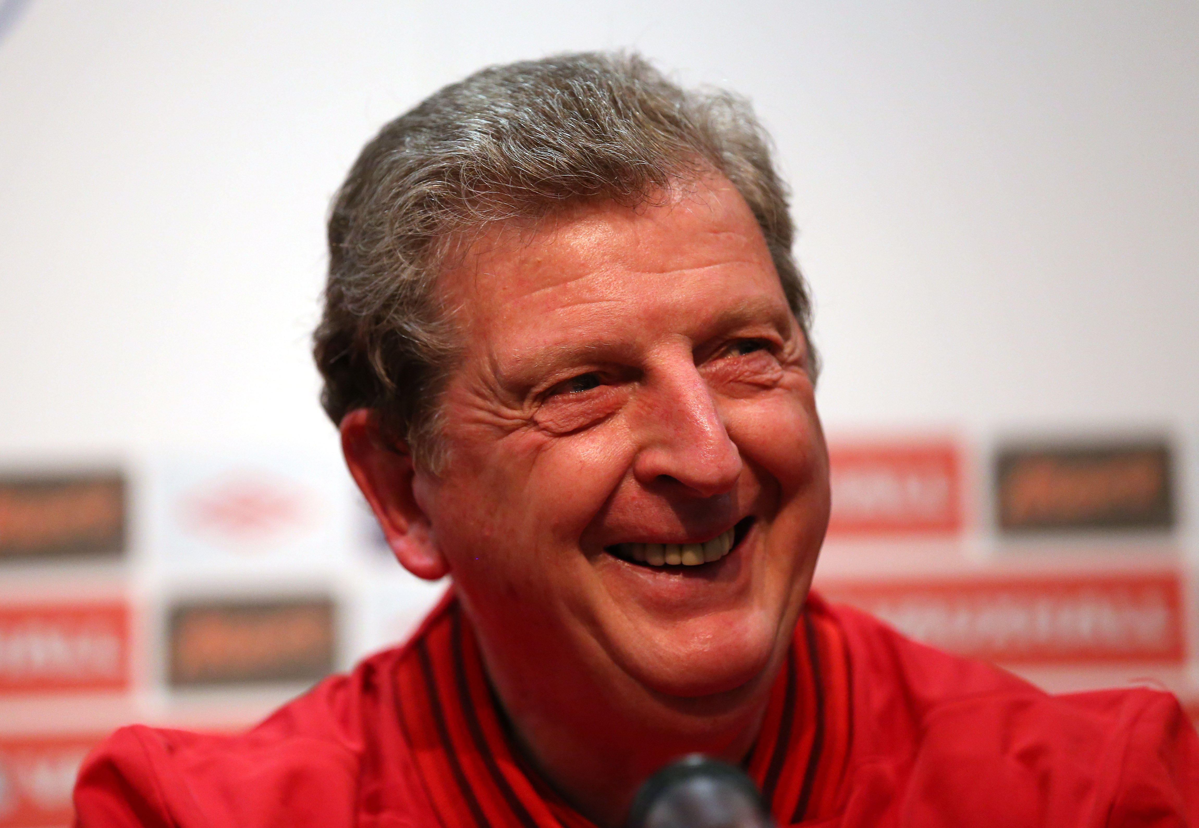 Roy Hodgson har valt att använda United-spelaren Ashley Young på ett annorlunda sätt i landslaget.