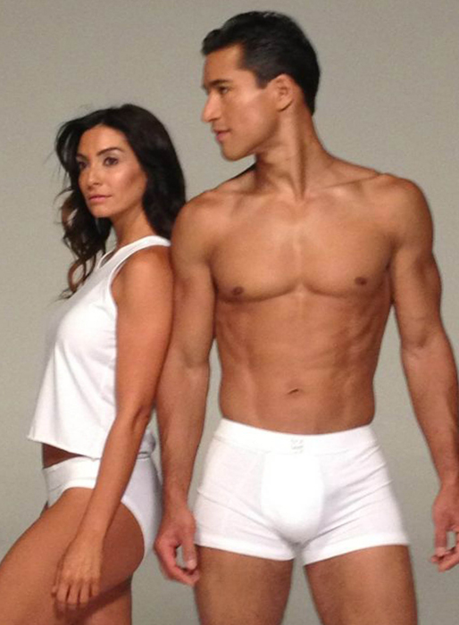 Mario Lopez modellar underkläder. 