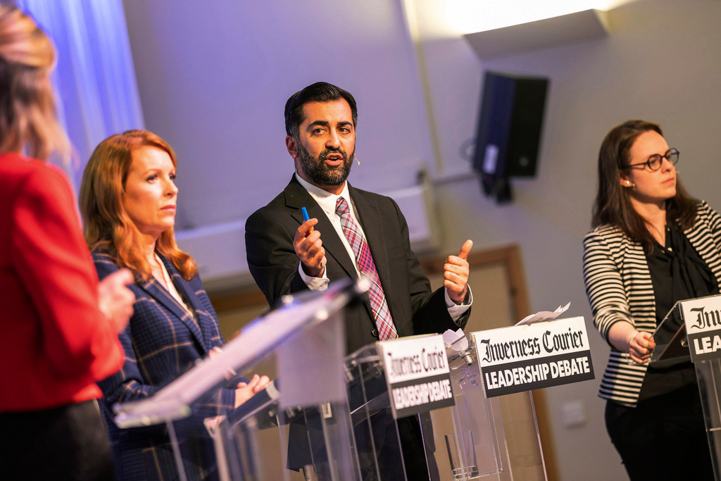 SNP:s partiledarkandidater, från vänster: Ash Regan, Humza Yousaf och Kate Forbes. Bilden togs vid en debatt den 17 mars.