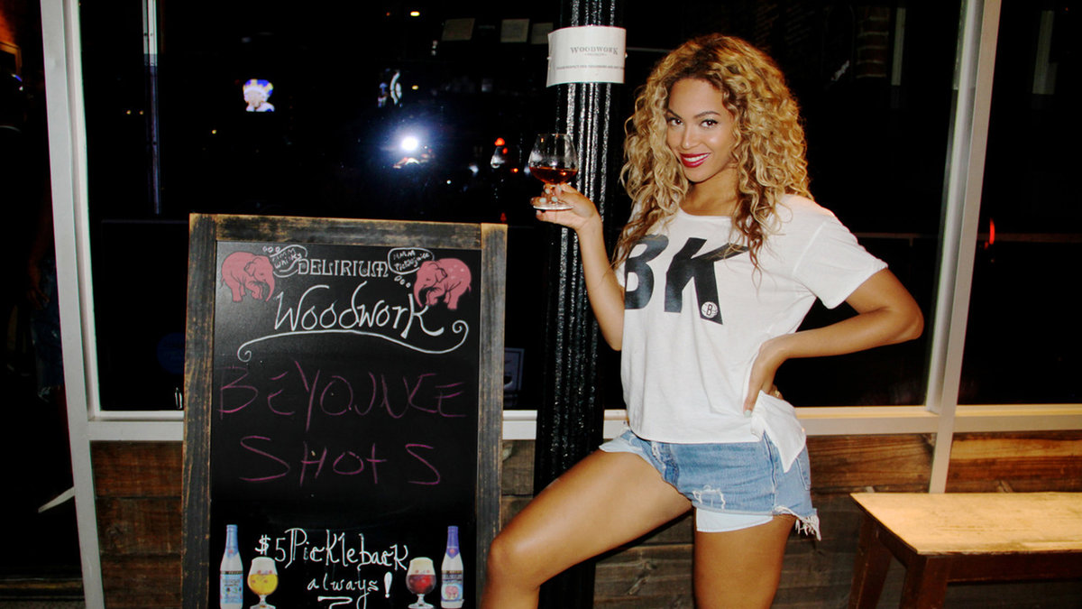 På fritiden tycker Beyonce om att ha lockigt hår.