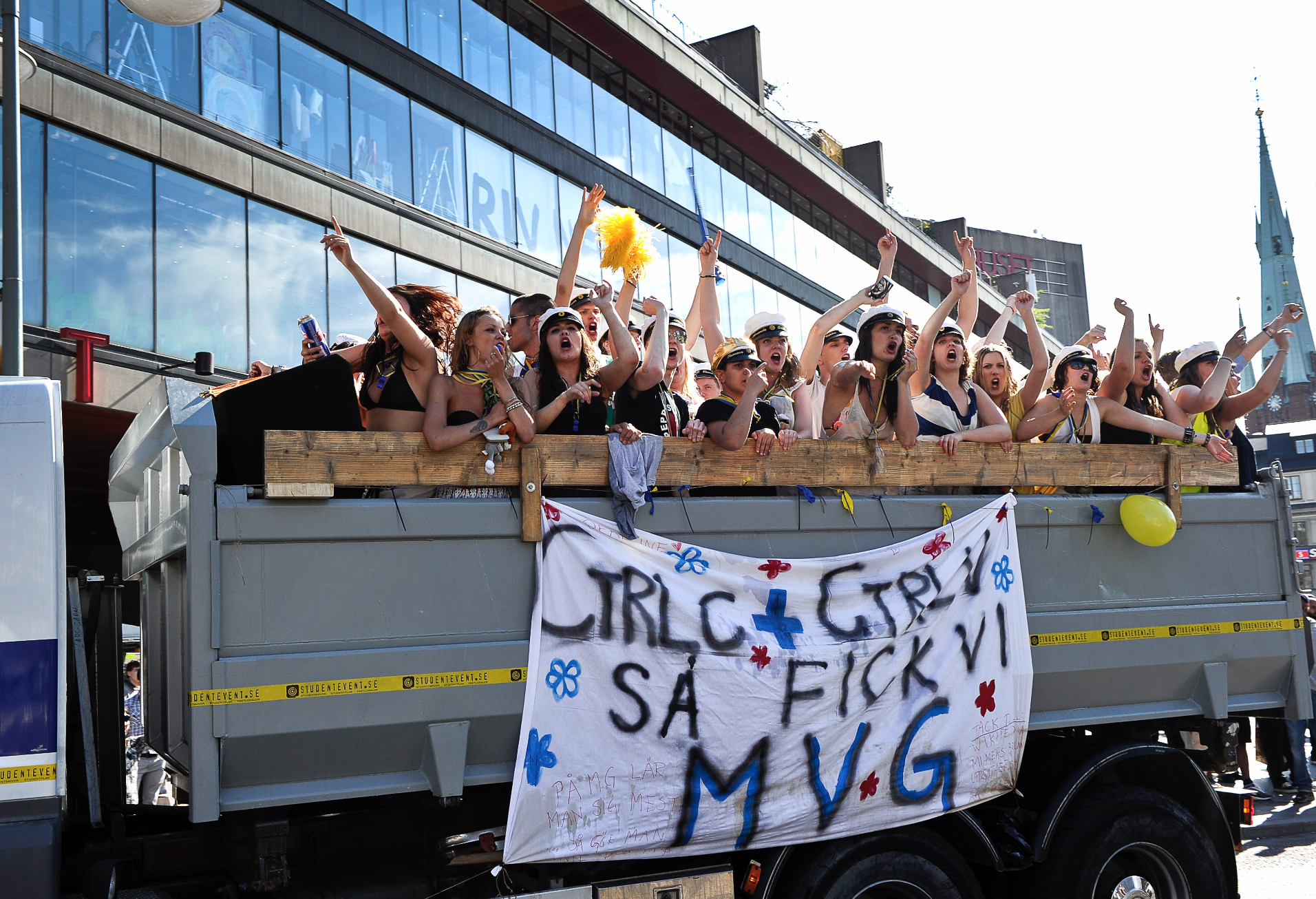 Studentflak förbjuds. Studentflak förbjuds.