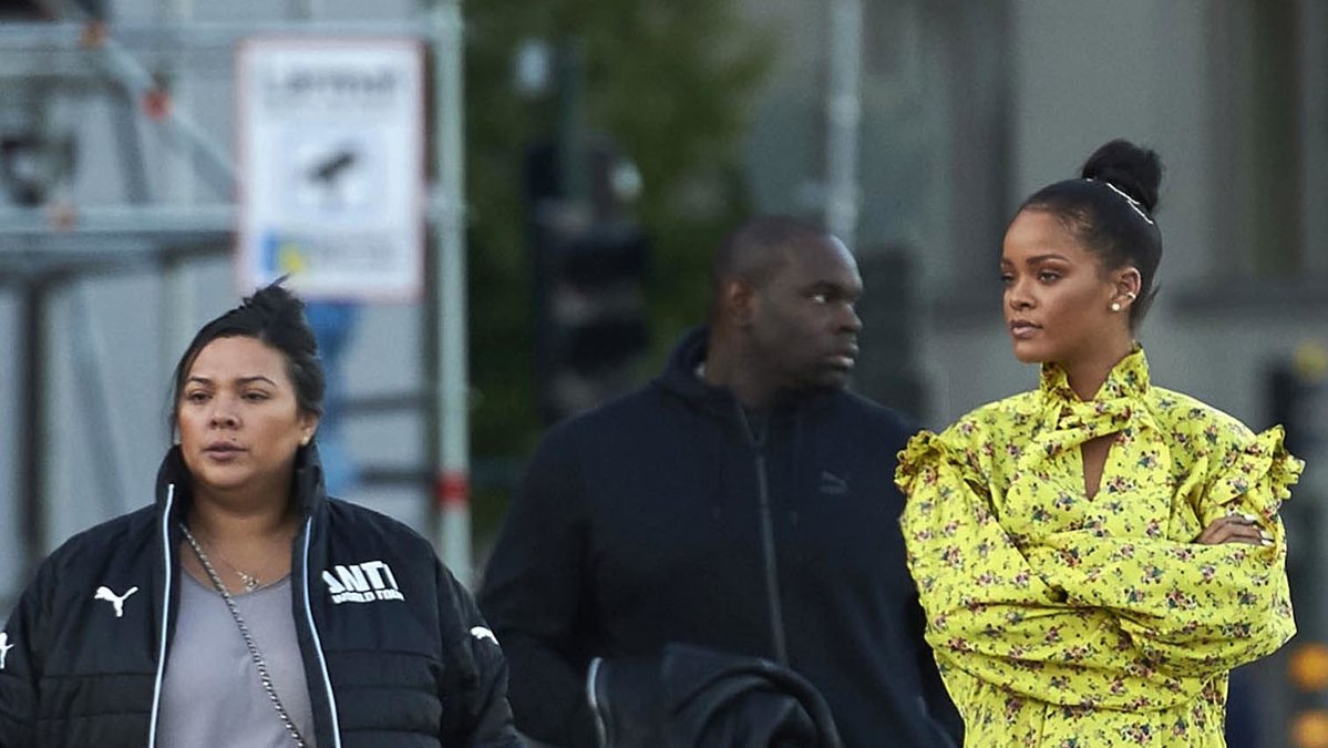 På torsdagen spelar Rihanna i Danmark. 