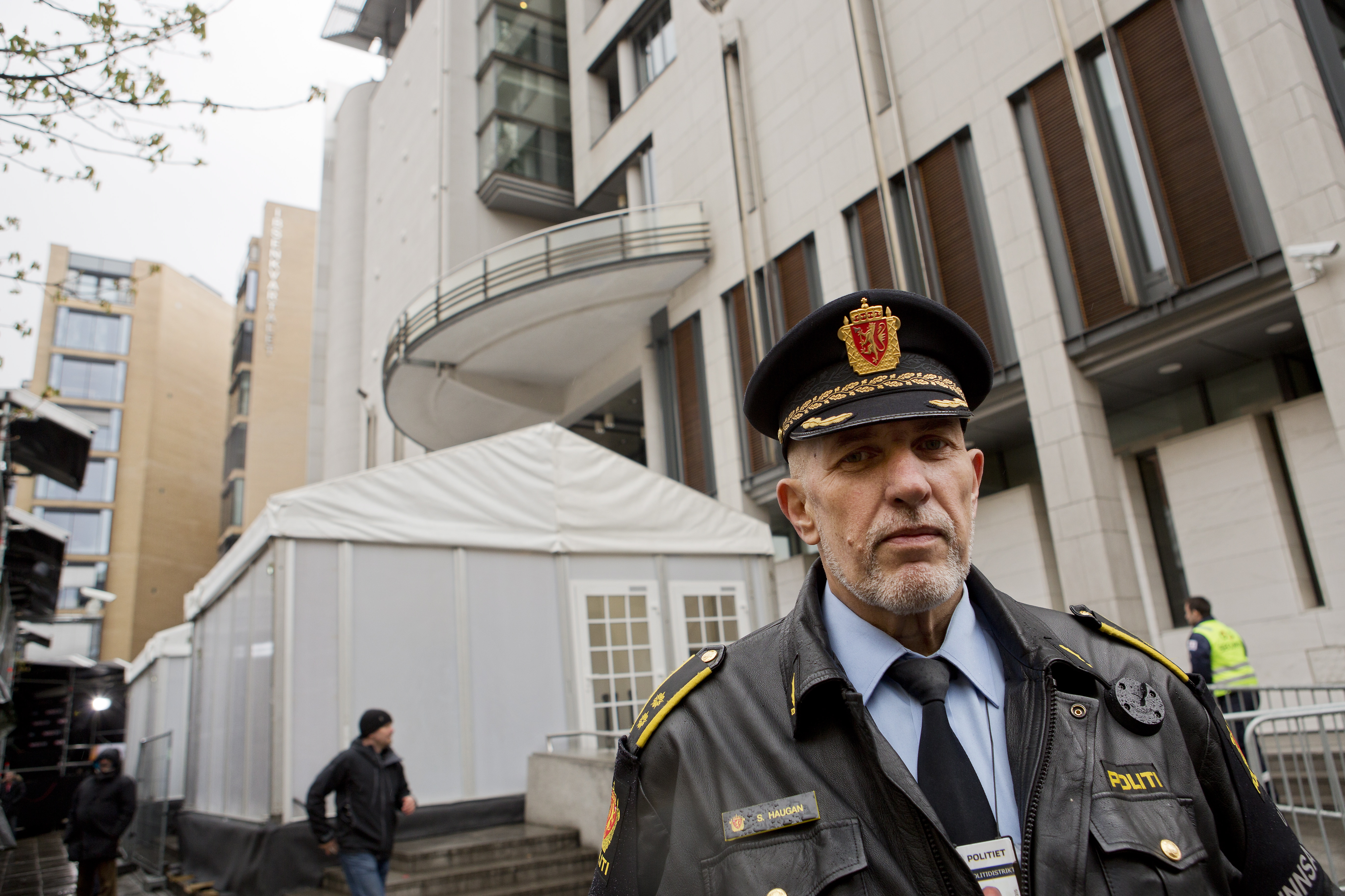 Norska polisens insatschef Snorre Haugan i Oslo politidistrikt säger till NTB att polisen har god kontroll över säkerheten kring tingsrätten.
