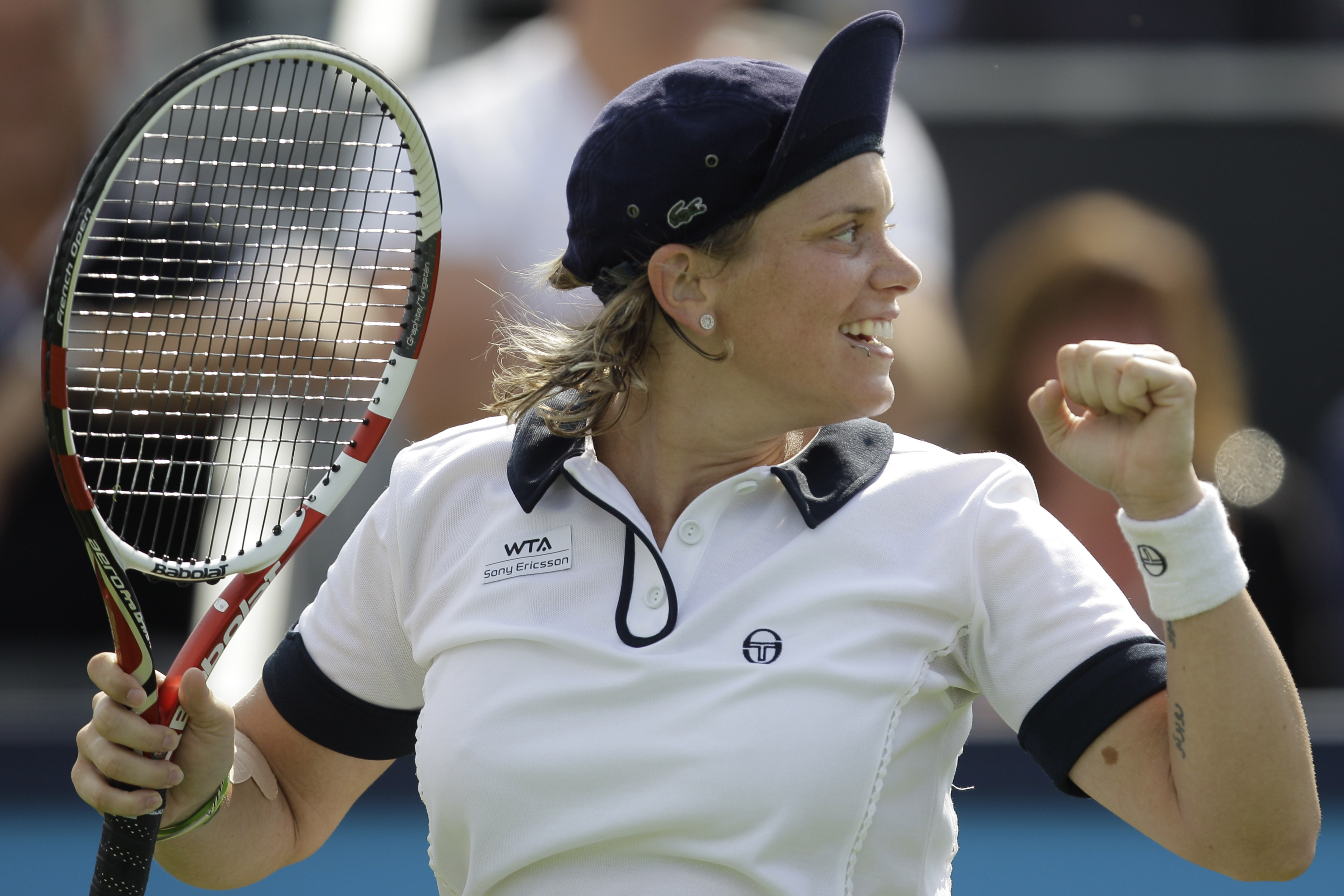 Kim Clijsters tjänade drygt 11 miljoner dollar under 2010. Kim Clijsters tjänade drygt 11 miljoner dollar under 2010.