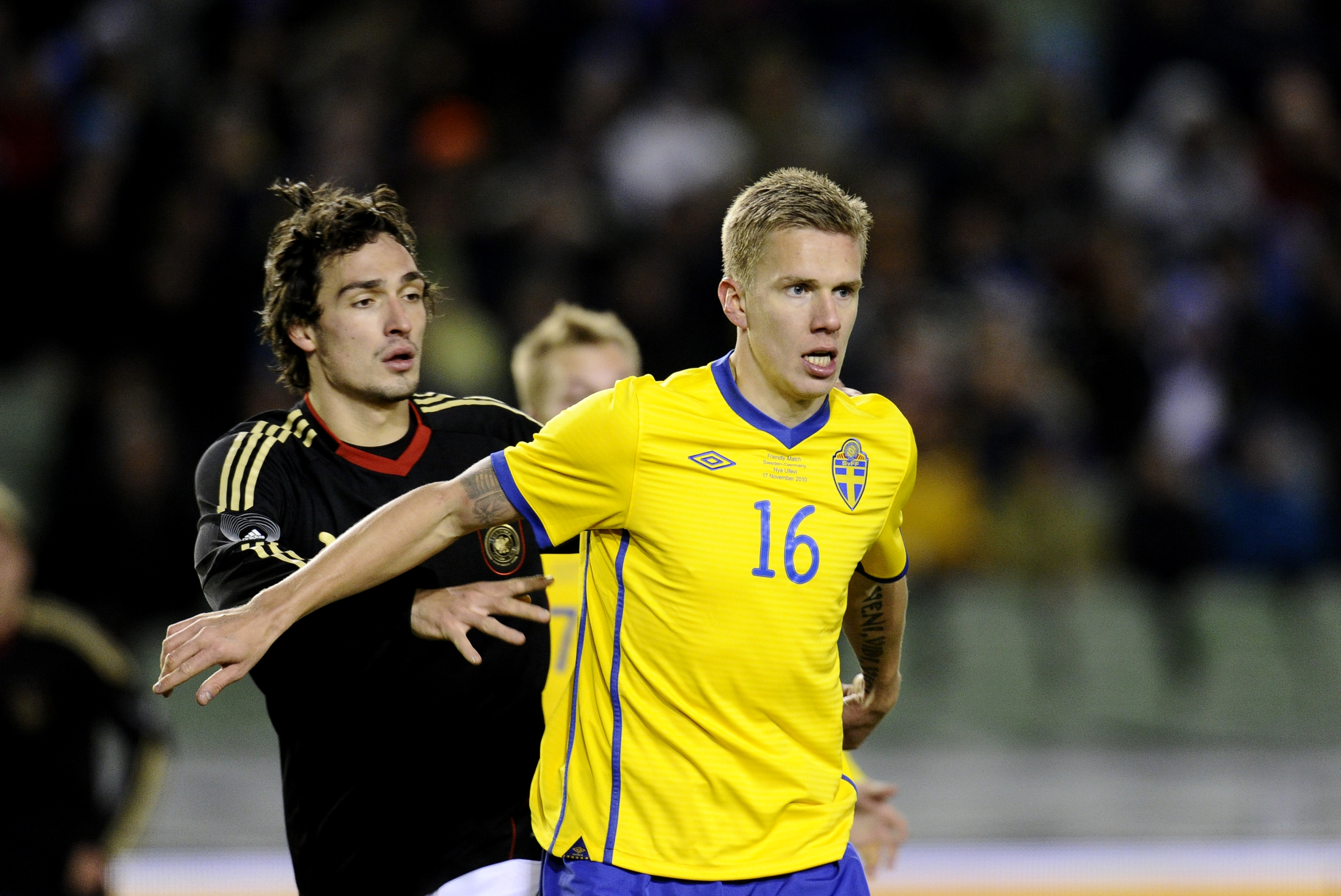 Pontus Wernbloom, innermittfältare, CSKA Moskva. Hårt arbetande defensiv mittfältare som gjort sig ett namn som tuff och ful spelare i Ryssland. Blir bänknötare. Pontus Wernbloom, innermittfältare, CSKA Moskva. Hårt arbetande defensiv mittfältare som gjort sig ett namn som tuff och ful spelare i Ryssland. Blir bänknötare.