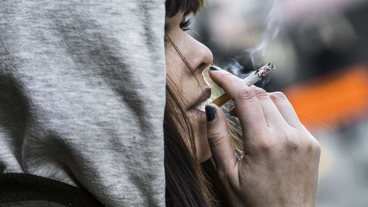 Storbritannien vill införa en lag som gör det förbjudet för alla födda 2009 eller senare att någonsin köpa tobaksprodukter. Arkivbild.
