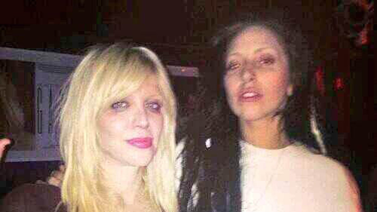 Courtney Love och Lady Gaga festar tillsammans. 