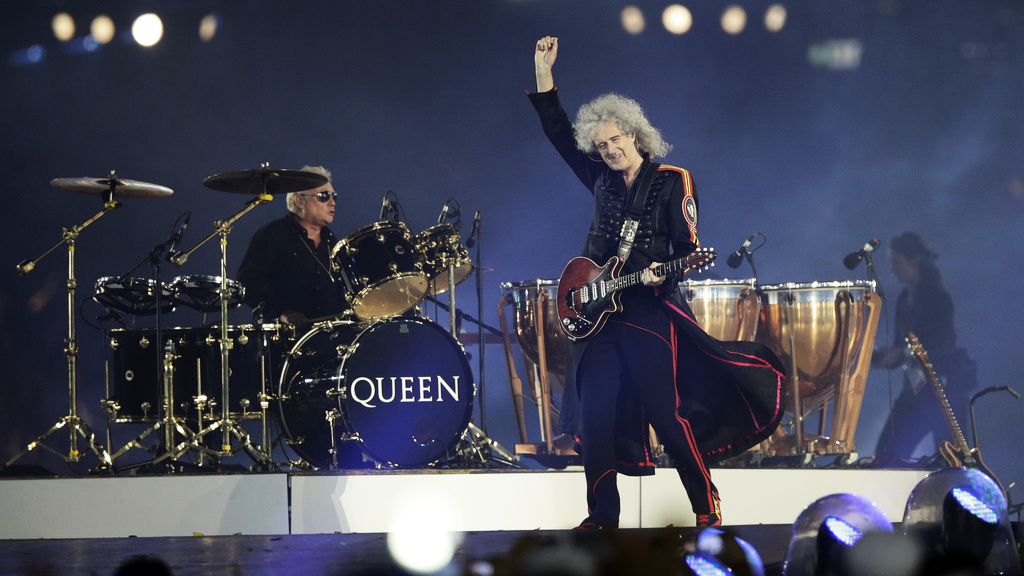 Queens gitarrist Brian May avslöjar att bandmedlemmarna brukade bli irriterade när publiken sjöng med i alla låtar. Arkivbild.