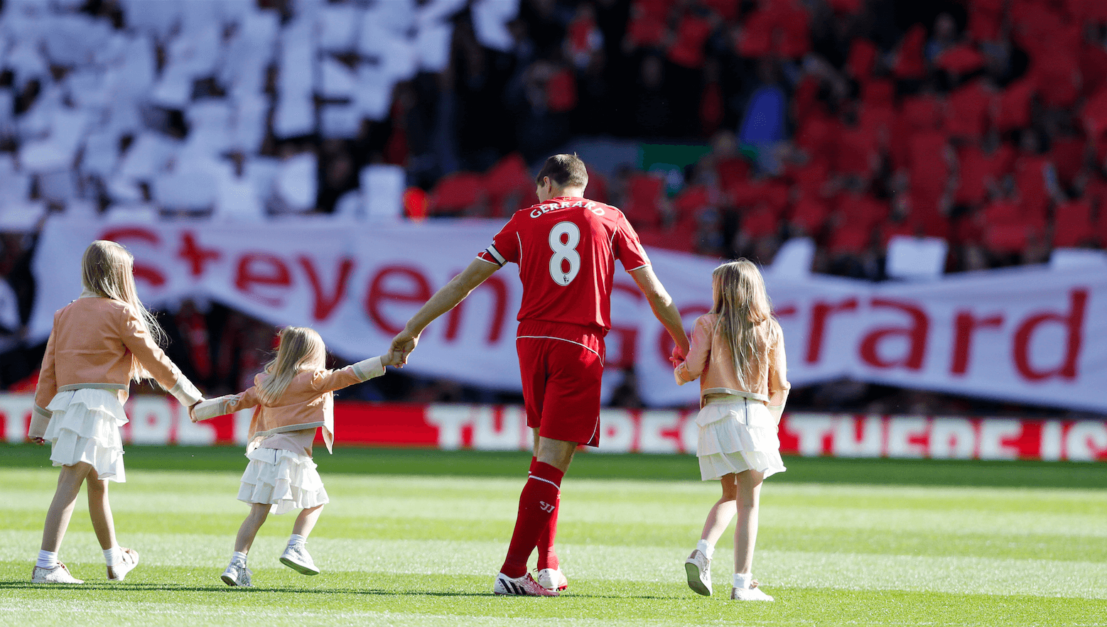 Frågan är om några fans gillar någon mer än vad Liverpools fans gillar Steven Gerrard. Inte nog med att han är en legendar i Liverpool och det engelska landslaget, han verkar ju supermysig också! Men Premier League-bucklan får du vinna själv. Frågan är om några fans gillar någon mer än vad Liverpools fans gillar Steven Gerrard. Inte nog med att han är en legendar i Liverpool och det engelska landslaget, han verkar ju supermysig också! Men Premier League-bucklan får du vinna själv.