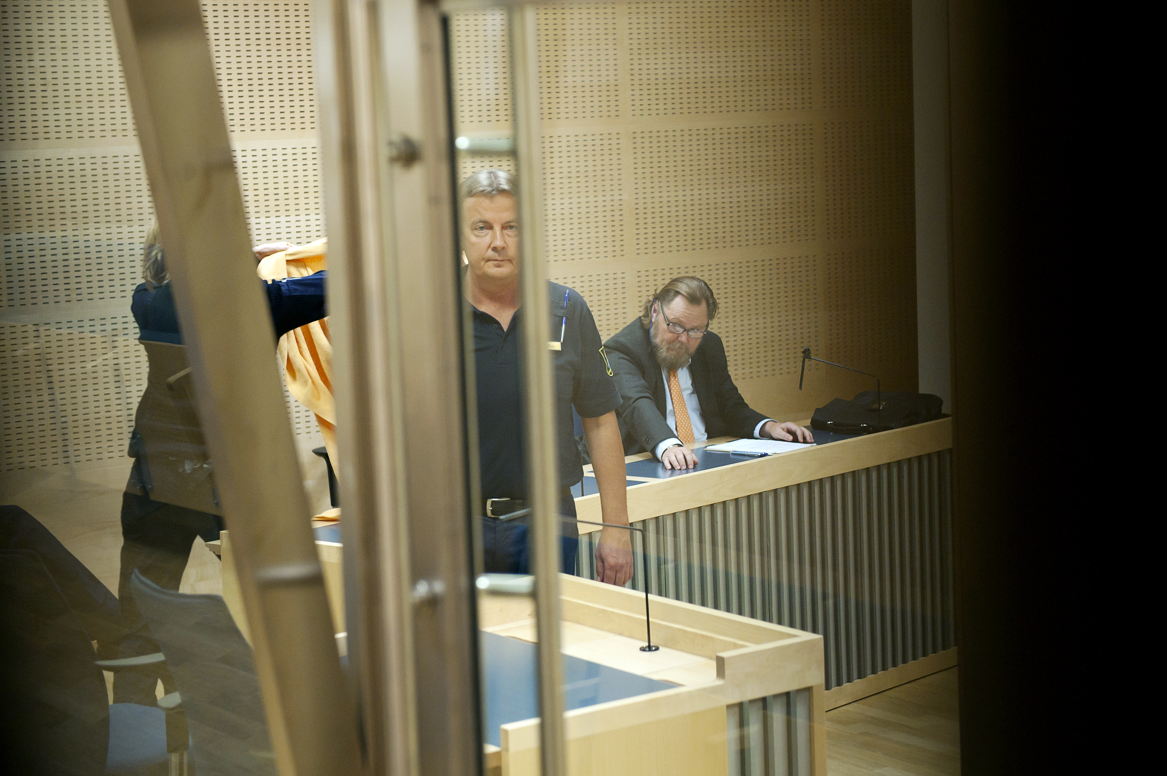 41-åringen onanerade i trapphuset enligt advokaten Björn Lagerlind.