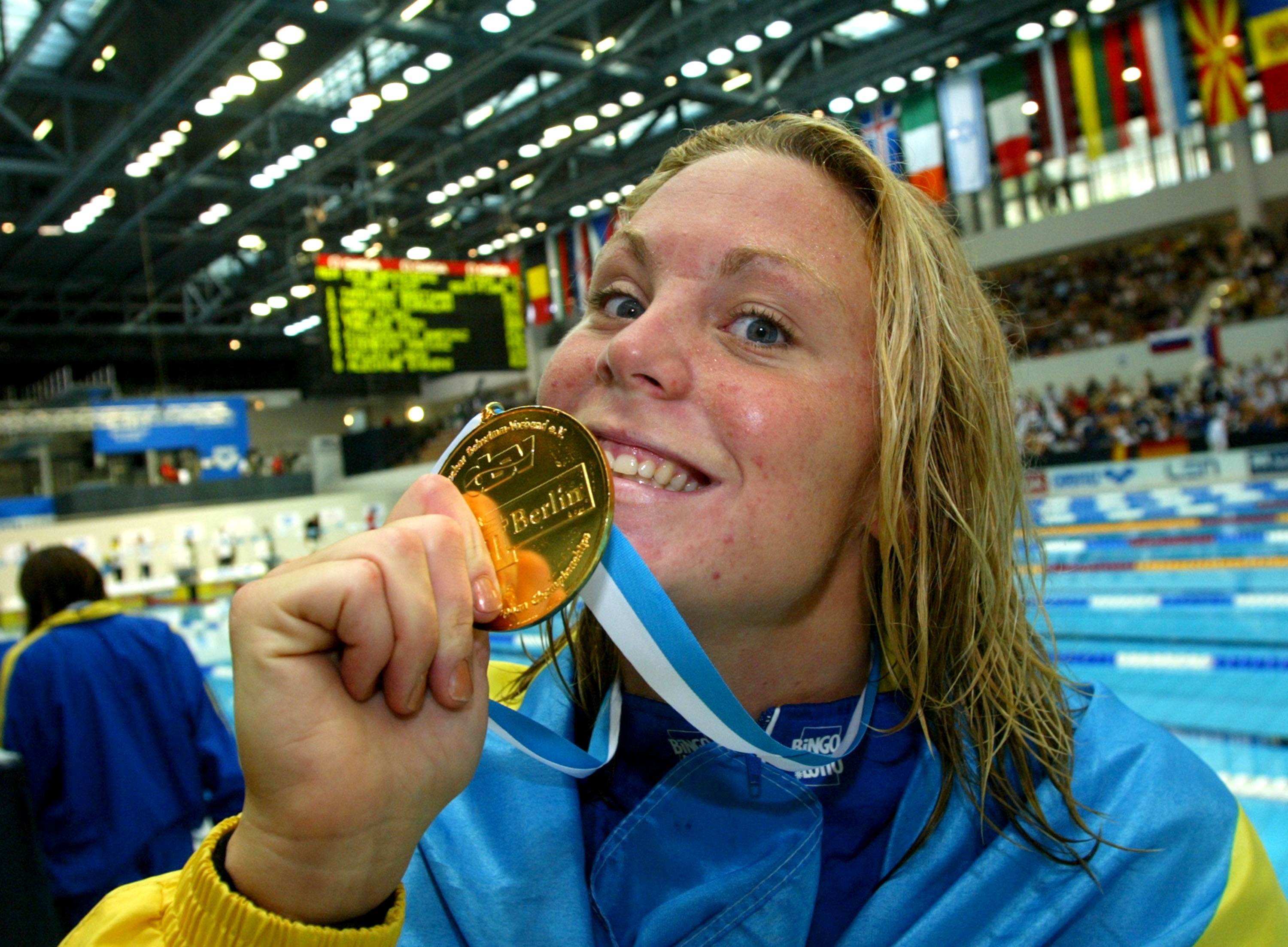 Hon tog fyra VM-guld 2002 och satte samtidigt världsrekord under tre av loppen.