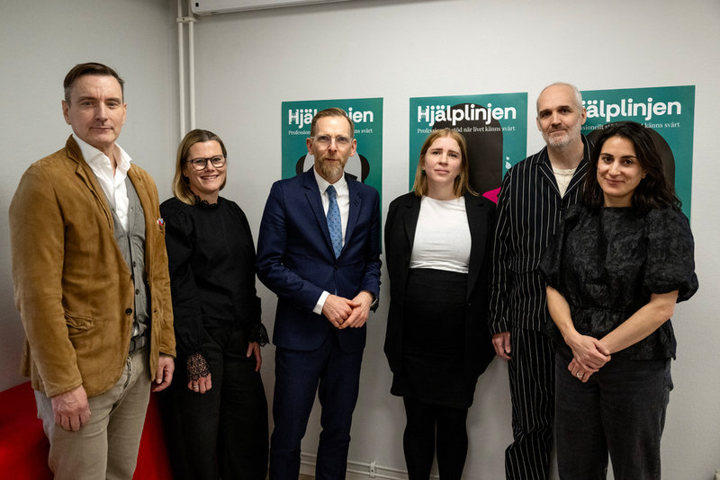 Johan Franck, verksamhetschef vid Beroendecentrum Stockholm, Miriam Jakobson, biträdande enhetschef vid eStöd, socialminister Jakob Forssmed (KD), Kerstin Annerborn, enhetschef vid eStöd, Magnus Johansson, tillförordnad enhetschef vid eStöd och Helena von Schewen, sektionschef för Maria Ungdom & eStöd.
